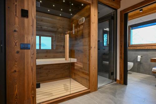 Sauna, Cinque Sensi Wellness Apartments in Tambre