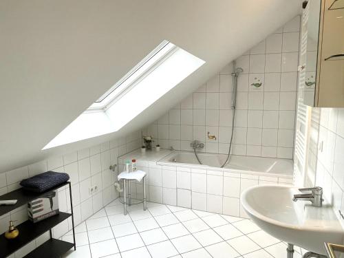 Fürdőszoba, Hell Modern Gemütlich Großes 1 Zimmer Apartment Ilvesheim (Hell Modern Gemutlich Großes 1 Zimmer Apartment Ilvesheim) in Lampertheim