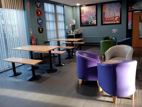 บริการและสิ่งอำนวยความสะดวก, เบลฟาสต์ อินเตอร์เนชั่นแนล ยูธ โฮสเทล (Belfast International Youth Hostel) near มหาวิทยาลัยควีนส์