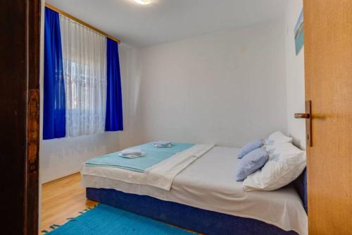 One-Bedroom Apartment with Sea View image 2