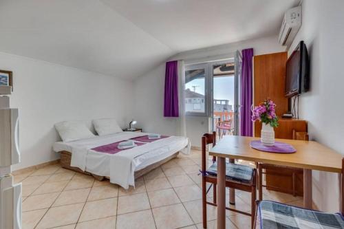One-Bedroom apartment Standard image 6