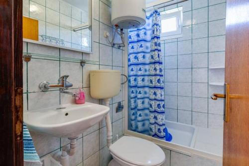 One-Bedroom Apartment with Sea View image 1