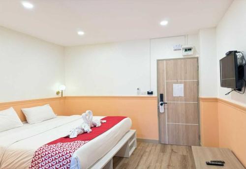 room detail thumbnail 2