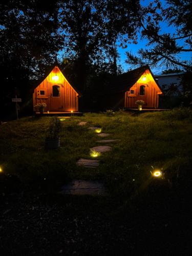 Eifelhüttchen Blaumeise (Eifelhuttchen Blaumeise) in Auderath