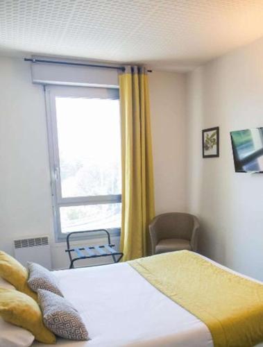 Family Room with One Double Bed and Two Single Beds - Connecting Room/Non-Smoking