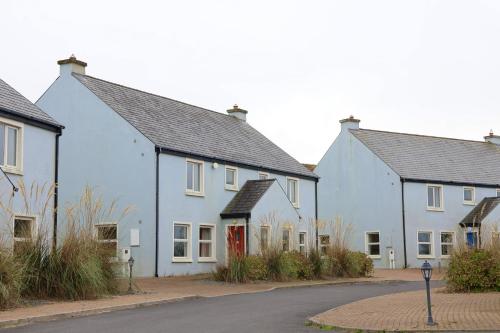 Exterior view, Doolin Village Lodges in Teergonean