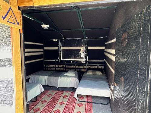 3 twin beds