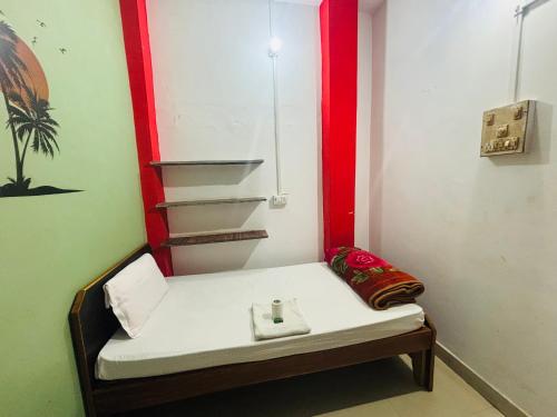 Budget Single Room image 4