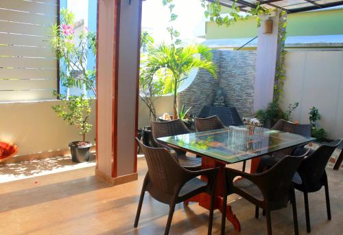 บริการและสิ่งอำนวยความสะดวก, โอเชียน เทอร์เรซ (Ocean Terrace) near พิพิธภัณฑ์ป่าไม้และชาธัม ซอว์มิลล์