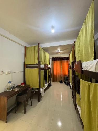 Bed in 6-Bed Mixed Dormitory Room image 3