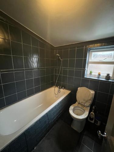 room near Luton center room near Luton center