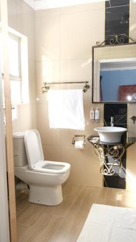 Baño, Thandi's Guest House in Sunnyridge