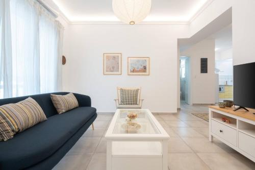 Bright & Cozy 2BR in Neos Kosmos, Atene