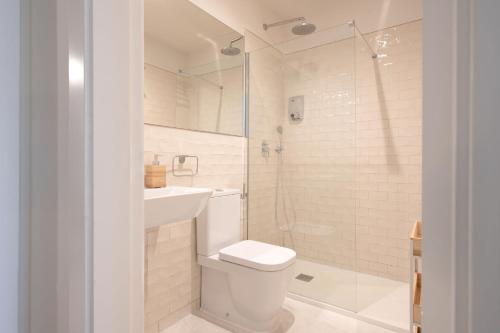 Suite with Balcony image 10