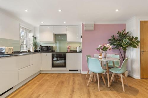 Buitenkant, The Hidden Valley - a stylish rural retreat, perfect for families in Llangynin