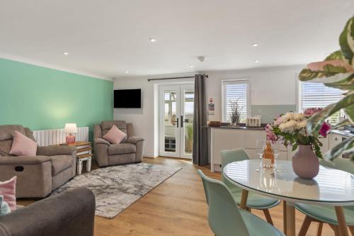 Buitenkant, The Hidden Valley - a stylish rural retreat, perfect for families in Llangynin