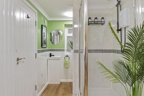 Buitenkant, The Hidden Valley - a stylish rural retreat, perfect for families in Llangynin