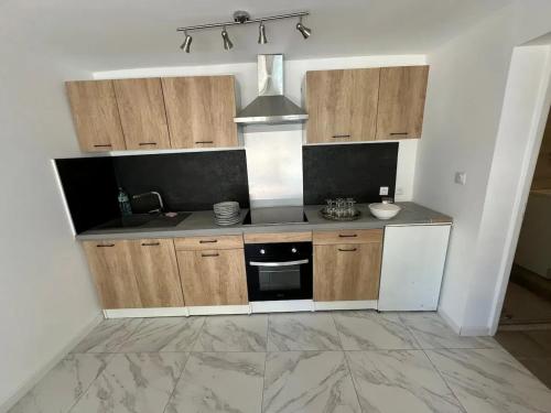 кухня, Appartement accueillant près de Paris, 45 m², terrasse (Appartement accueillant pres de Paris, 45 m², terrasse) in Трембле-ен-Франс