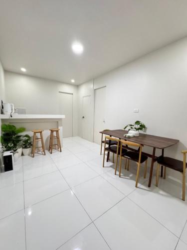KM Suites 2BR Unit Near San Juan LU, San Gabriel