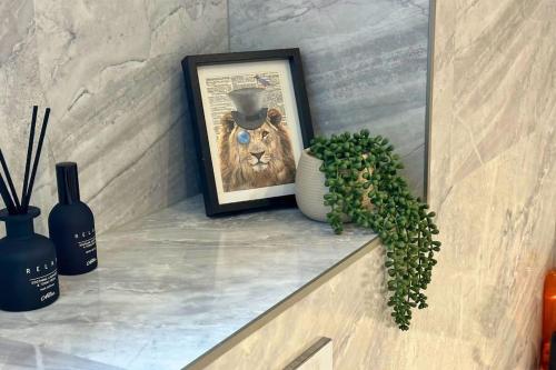 Luxury New Apartment In Great Location - Tap to explore photos