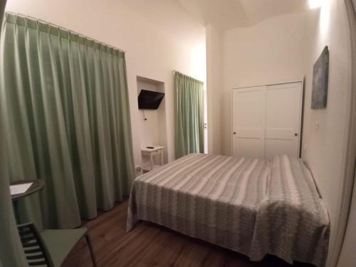 1 twin bed