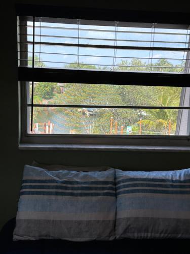 Waterfront corner 2/1 Apt in North Palm Beach, USA