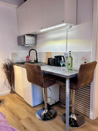 廚房, Place to beee in 於特博格