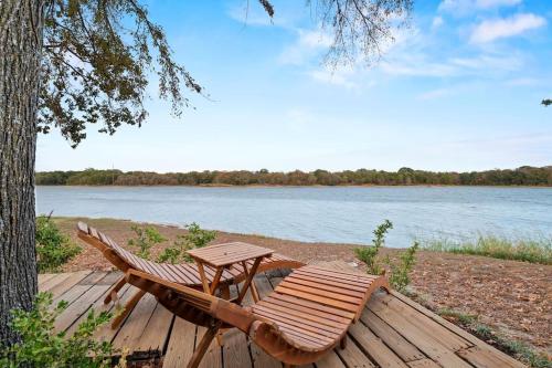 Stunning Views, Cozy Vibes, Game Night