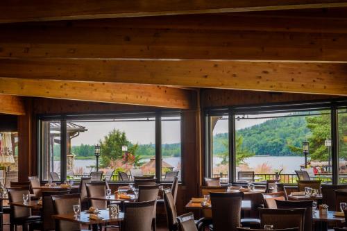 Restaurant, Le Manoir Du Lac DeLage in Lac-Delage
