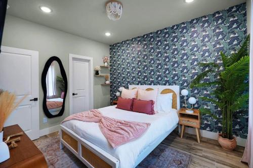 447A Chic home- sleeps 8 in Houston, USA