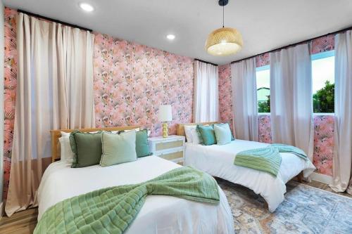 447A Chic home- sleeps 8 in Houston, USA