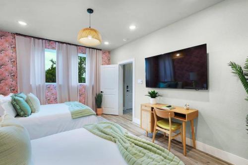 447A Chic home- sleeps 8 in Houston, USA