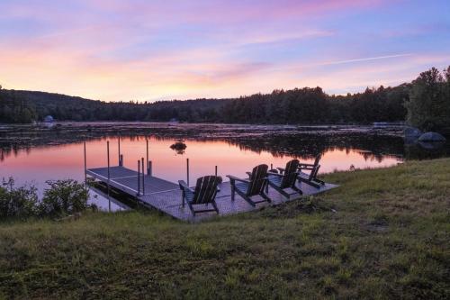 . Lakefront Log Cabin on 2 acres