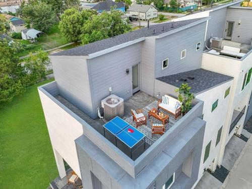 447B Stunning decor with games and rooftop views in Houston, USA
