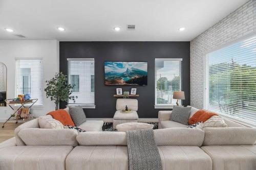 447B Stunning decor with games and rooftop views in Houston, USA