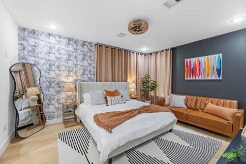 447B Stunning decor with games and rooftop views in Houston, USA