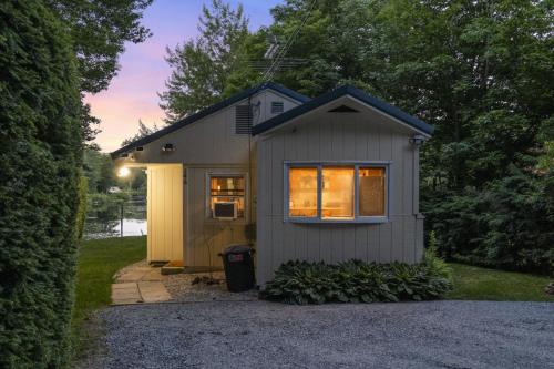 外部景觀, Intimate Cabin Private Dock in 安特里姆 (NH)