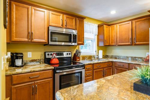 設施, Highland Lake Waterfront Cabin in 安特里姆 (NH)