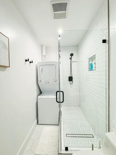 Cozy 2BR Escape in West LA - CM-HH in Hidden Hills, USA