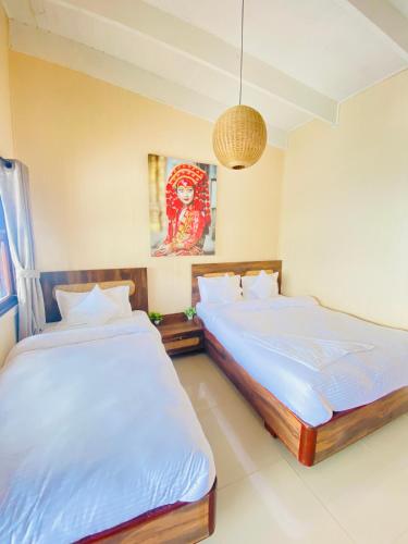 1 double bed, 1 twin bed