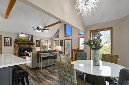 Abbys Hillside Happiness cabin in Sevierville, USA