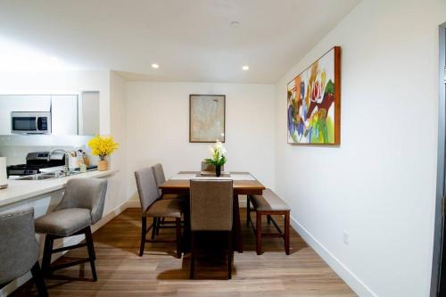New Modern 3BR 3BA Apt in Central Los Angeles with Rooftop & Parking, Los Angeles (foto 6)
