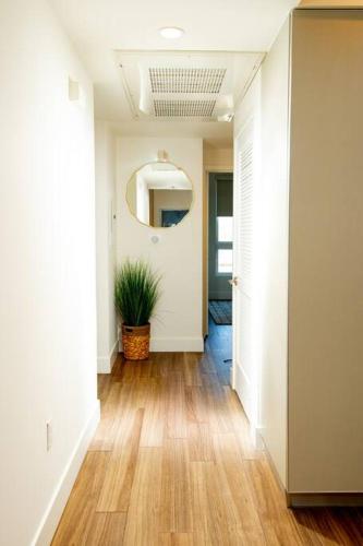 New Modern 3BR 3BA Apt in Central Los Angeles with Rooftop & Parking, Los Angeles (foto 9)