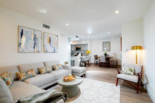 New Modern 3BR 3BA Apt in Central Los Angeles with Rooftop & Parking, Los Angeles (foto 3)
