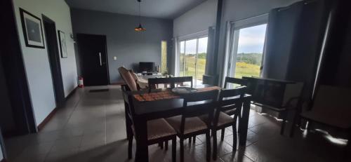ห้องส่วนกลางสำหรับนั่งเล่น/ดูทีวี, Abrazo del Sol Villa Serrana. Lavalleja in บียาเซร์รานา