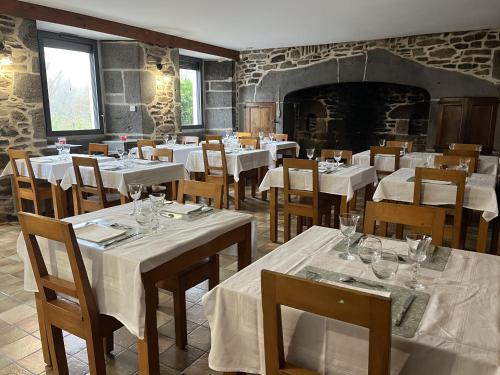Restaurante, Gîte-Auberge du Pont de Lanau (Gite-Auberge du Pont de Lanau) in Neuveglise