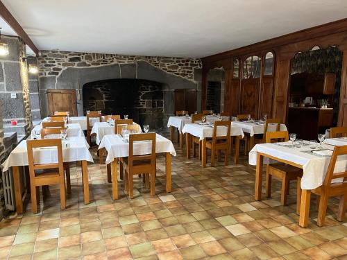 Restaurante, Gîte-Auberge du Pont de Lanau (Gite-Auberge du Pont de Lanau) in Neuveglise