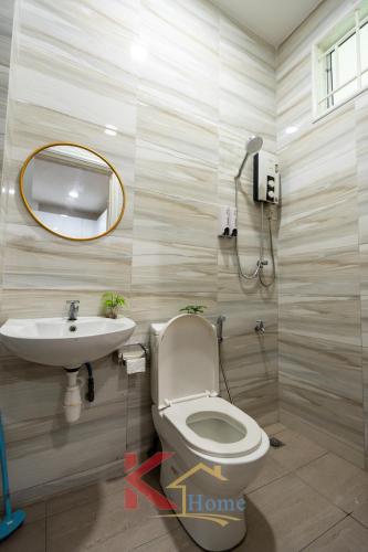 Five-Bedroom House image 10