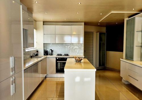 Kjøkken, Crystal Lagoon Lodge in Langebaan