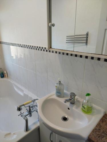 wygodny pokoj jednoosobowy 3